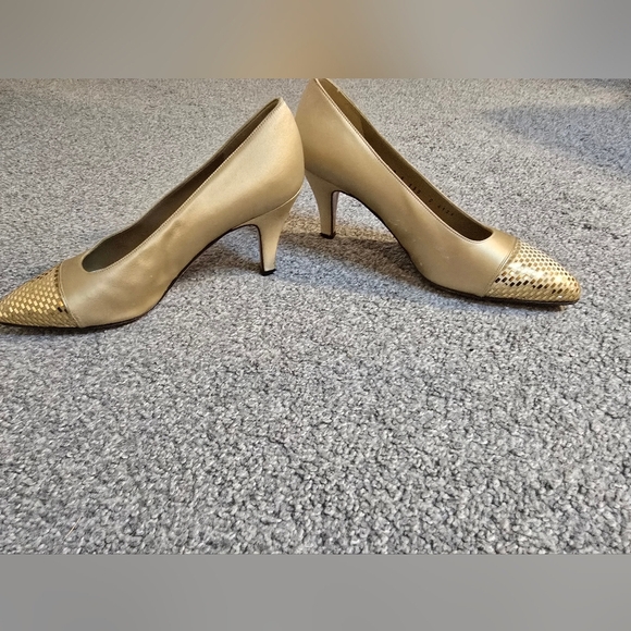 St John Made In Italy Gold Satin Sequin Toe Cap Pumps Size 7 - Picture 5 of 14